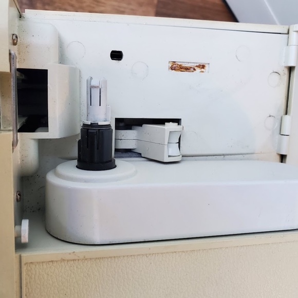 Eumig R 2000 Instaprojector Super 8 8mm film projector and screen - Picture 6 of 16